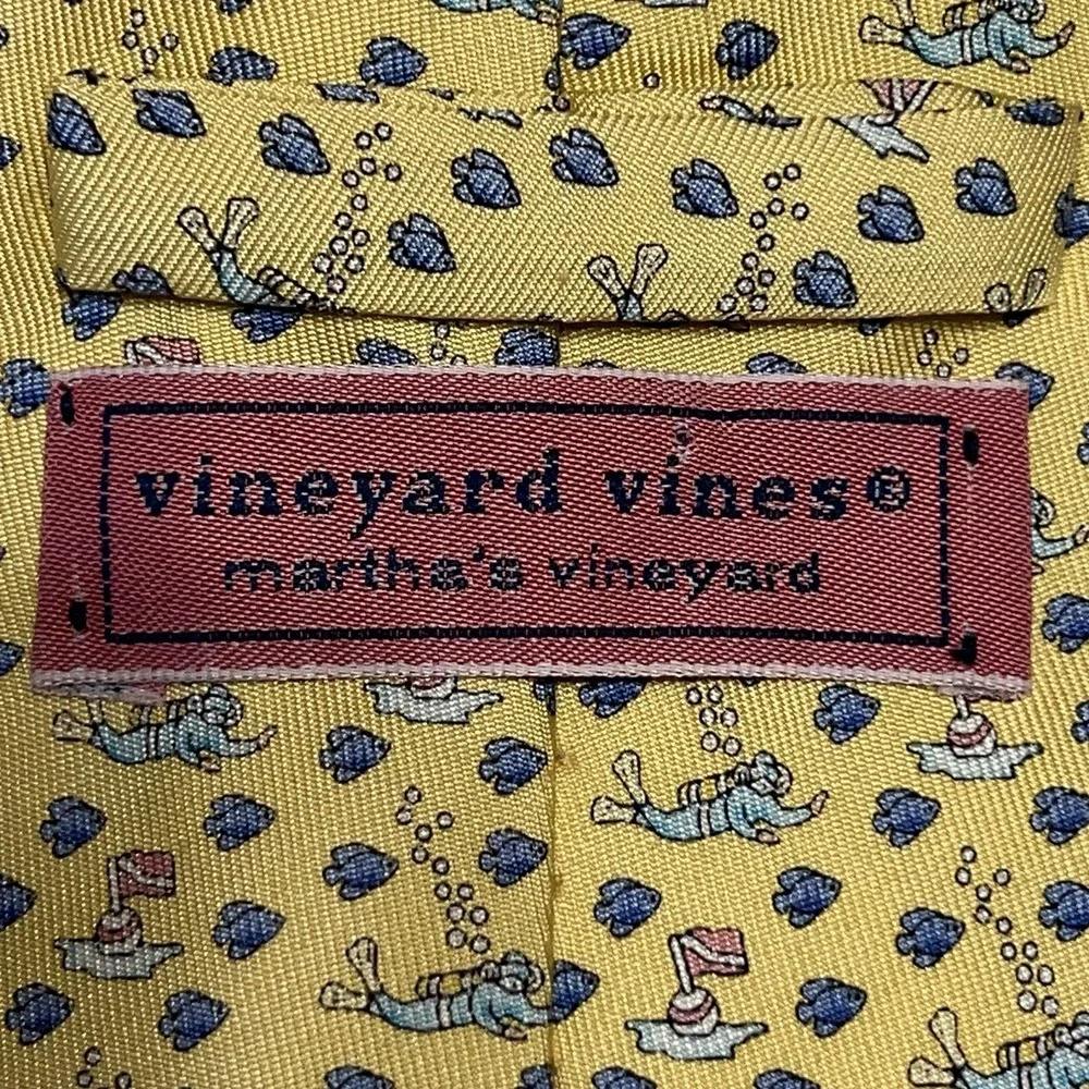 Vineyard Vines Shep & Ian‎ 100% Silk Yellow Scuba Diving Ocean Fish Sea Tie USA